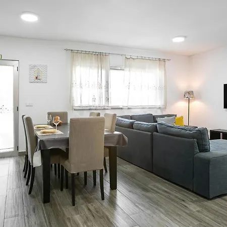 Just Sea Apartment *